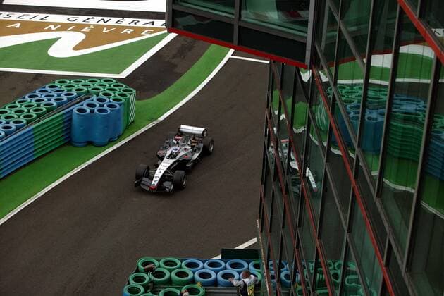 Kimi Räikkönen (Finnland McLaren Mercedes) in seinem Boliden Motorsport Grand Prix Herren Großer Preis von Frankreich 2005, Formel 1 Weltmeisterschaft, F1, F, GP, WM, Totale Magny Cours