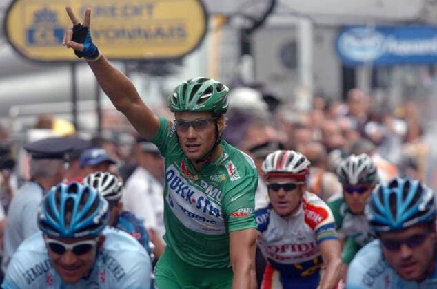 Tom Boonen (Belgien Quick Step) im grünen Trikot des punktbesten Fahrers bejubelt einen weiteren Etappensieg -  Radsport Herren Tour de France 2005, ProTour, Straßenradsport, Straße, Rad, Vdig Einzelbild 3. Etappe: La Chataigneraie - Tours Freude,