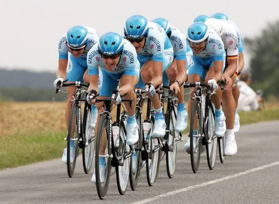 Mannschaftszeitfahren Gerolsteiner - Levi Leipheimer (USA) übernimmt die Führungsarbeit Radsport Herren Tour de France 2005, ProTour, Straßenradsport, Straße, Rad, Zeitfahren, Vdig Gruppe 4. Etappe: Tours - Blois