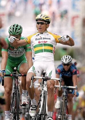Robbie McEwen (Australien Davitamon Lotto) bejubelt den Etappensieg Radsport Herren Tour de France 2005, ProTour, Straßenradsport, Straße, Rad, Vdig Einzelbild 5. Etappe: Chambord - Montargis Freude,