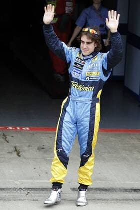 Fernando Alonso (Spanien Renault) feiert seine Pole Position beim GP von England 2005 Motorsport Grand Prix Herren Großer Preis von England 2005, Formel 1 Weltmeisterschaft, F1, F, GP, WM, Qualifying, Vdig, Einzelbild Silverstone Freude,