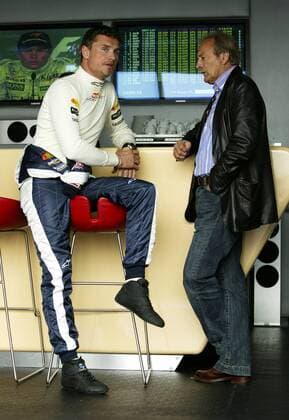 David Coulthard (Schottland, li.) im Gespräch mit Motorsportchef Dr. Helmut Marko (Österreich beide Red Bull Cosworth) Motorsport Grand Prix Herren Großer Preis von England 2005, Formel 1 Weltmeisterschaft, F1, F, GP, WM, Qualifying, Vdig, Gruppe Silverstone