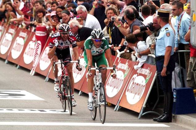 Christophe Moreau (Frankreich Credit Agricole) wird Zweiter vor Jens Voigt (Deutschland CSC) der die Gesamtführung übernimmt und sich darüber sichtlich freut -  Radsport Herren Tour de France 2005, ProTour, Straßenradsport, Straße, Rad Gruppe 9. Etappe Gerardmer - Mulhouse Freude,
