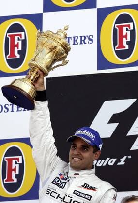 Juan Pablo Montoya (Kolumbien McLaren Mercedes) gewinnt den GP Silverstone 2005 Motorsport Grand Prix Herren Großer Preis von England 2005, Formel 1 Weltmeisterschaft, F1, F, GP, WM Einzelbild Silverstone Freude,
