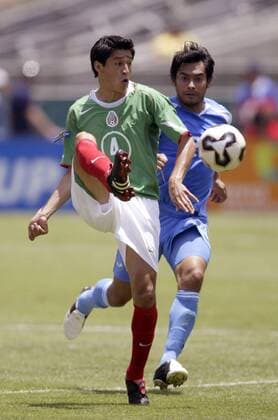 Ricardo Osorio (Mexico, li.) gegen Carlos Ruiz (Guatemala) - (Icon7932896) Fußball Länderspiel Herren CONCACAF Gold Cup 2005, Goldcup, Länderspiel, Nationalmannschaft, Nationalteam, Nationaltrikot, Gruppe Los Angeles Dynamik, EDITORIAL USE ONLY