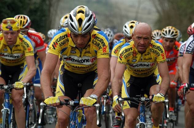 Roberto Conti (Mitte) mit Marco Pantani (beide Italien Mercatone Uno) - , Radsport Herren Straßenradsport 2003, Straße, Rad Gruppe Aufnahmedatum geschätzt