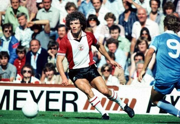 Kevin Keegan (Southampton) am Ball -  Fußball Herren English First Division 1981 1982, 1. Englische Liga, FC Southampton Einzelbild Manchester Dynamik,