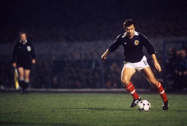 John Robertson (Schottland) am Ball Fußball Länderspiel Herren Weltmeisterschaftsqualifikation 1981, Nationalmannschaft, Nationalteam, Nationaltrikot, Länderspiel Einzelbild Qualifikation Belfast Dynamik,