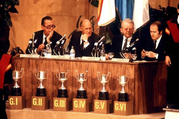 Espana 82 - die Auslosungszeremonie wird geleitet von, v.li.: RFEF Präsident Pablo Porta (Spanien), FIFA Präsident Joao Havelange (Brasilien), DFB Präsident Hermann Neuberger (BR Deutschland) und FIFA Generalsekretär Joseph S. Blatter (Schweiz) Fußball WM Herren Auslosung zur Weltmeisterschaft 1982, Gruppenauslosung, Weltverband, Fußballverband Gruppe Zeremonie, Zeremoniell Madrid