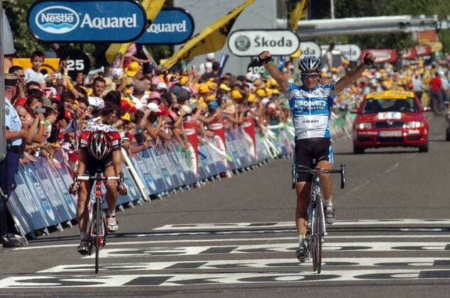 Paolo Savoldelli (Italien Discovery Channel, re.) gewinnt die 17. Etappe vor Kurt Asle Arvesen (Norwegen CSC) -  Radsport Herren Tour de France 2005, ProTour, Straßenradsport, Straße, Rad Totale 17. Etappe: Pau - Revel Freude,