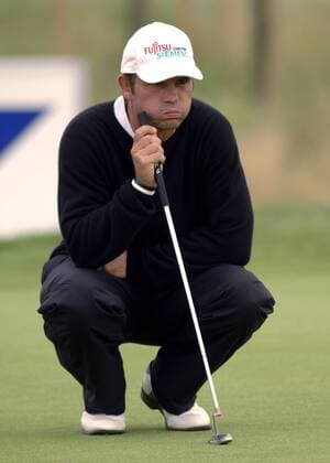 Sven Strüver (Deutschland) taxiert die Putlinie und bläst die Backen auf Golf Herren Deutsche Bank Players Championship of Europe 2005, Open, Golfen Einzelbild Gut Kaden Hamburg
