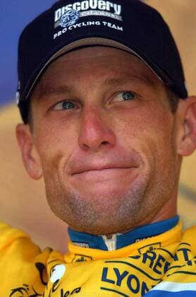 Der Gesamtführende und Gewinner der 20. Etappe Lance Armstrong (USA Discovery Channel) feiert während der Siegerehrung -  Radsport Herren Tour de France 2005, ProTour, Straßenradsport, Straße, Rad Porträt 20. Etappe: Saint Etienne Freude,