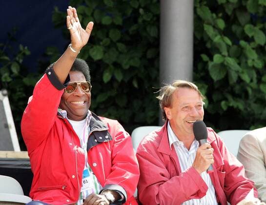 Edelfan: Schlagersänger Roberto Blanco (li.) wird begrüßt von Dirk Hordorff (beide Deutschland), dem Trainer von Rainer Schüttler Tennis Herren Mercedes Cup 2005, ATP Tour, Weißenhof Gruppe Weissenhof Stuttgart Freude,