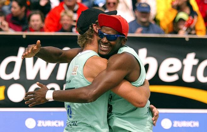Gil Ferrer Cutino (Kuba, re.) und Thomas Kröger (Deutschland) jubeln Beachvolleyball Herren Zürich Masters 2005, Zurich, Zuerich, Beach Gruppe St. Peter Ording Freude,