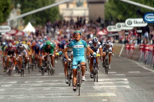 Alexander Winokurow (Kasachstan T Mobile) gewinnt die 21. und letzte Etappe der Tour de France 2005 -  Radsport Herren Tour de France 2005, ProTour, Straßenradsport, Straße, Rad, Etappensieg, Etappensieger Totale Jubel, jubeln, Massenankunft, Sprintankunft 21. Etappe: Corbeil Essonnes - Paris Freude,