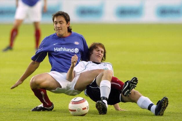 Stefan Ishizaki (Valerenga, li.) gegen Mikko Manninen (Haka) Fußball EC 1 Herren Champions League Qualifikation 2005 2006, Valerenga IF - FC Haka Valkeakoski 1:0 Gruppe Oslo Dynamik,