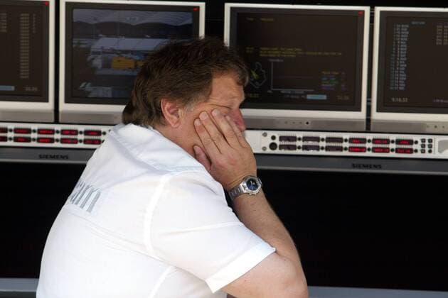 Motorsportchef Norbert Haug (Deutschland McLaren Mercedes) enttäuscht Motorsport Grand Prix Herren Großer Preis von Ungarn 2005, Formel 1 Weltmeisterschaft, F1, F, GP, WM, Qualifying Einzelbild Hungaroring Budapest Enttäuschung,