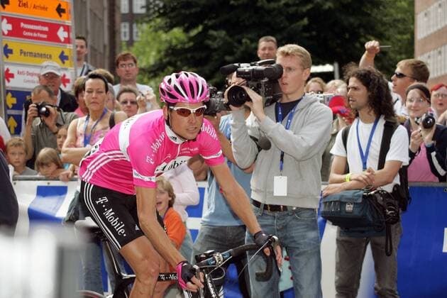 Jan Ullrich (Deutschland T Mobile) vor laufender Kamera Radsport Herren HEW Cyclassics 2005, ProTour, Straßenradsport, Straße, Rad, Einzelbild Hamburg