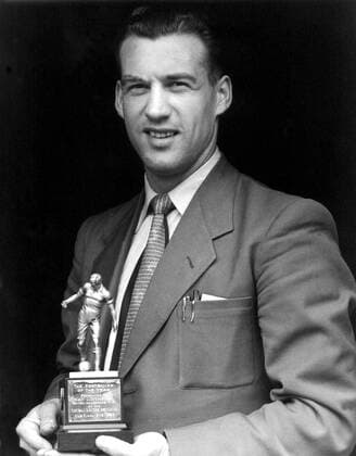 Nathaniel Lofthouse (Bolton) mit dem Pokal für den Fußballer des Jahres -  Fußball Herren English First Division 1952 1953, 1. Englische Liga, Bolton Wanderers, Vneg, Vsw Einzelbild