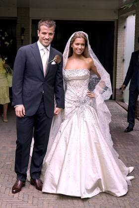 Rafael van der Vaart (Ajax Amsterdam) mit seiner frisch angetrauten Ehefrau, MTV Moderatorin Sylvie Meis (beide Niederlande) -  Fußball Herren Eredivisie 2004 2005, Ehrendivision, 1. Niederländische Holländische Liga Gruppe Heemskerk Glück, Freude,