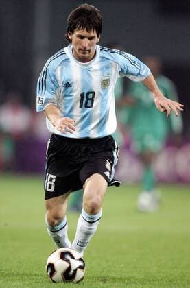 Lionel Messi (U20 Argentinien) am Ball -  Fußball WM Herren U 20 Junioren Weltmeisterschaft 2005, Länderspiel, Finale, Endspiel, Länderspiel, Nationalteam, Einzelbild Utrecht Dynamik,