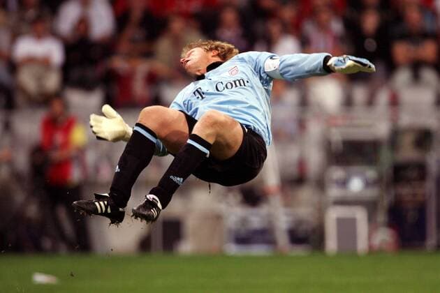 Torwart Oliver Kahn (Bayern) - Flugeinlage Fußball 1. BL Herren Saison 2005 2006, FC Bayern München Einzelbild München Dynamik, Höhe, Abwehr,