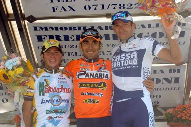 Siegerehrung GP Fred Mengoni bei den Due Giorni Marchigiana 2005: Sieger Luca Mazzanti (Ceramica Panaria, Mitte) mit Francesco Failli (Naturino, li.) und Lorenzo Bernucci (alle Italien Fassa Bortolo) -  Radsport Herren Due Giorni Marchigiana 2005, GP Fred Mengoni, 2, Straßenradsport, Straße, Rad Gruppe Freude,