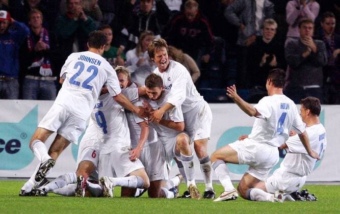 Torjubel Valerenga, v. li.: Ronny Johnsen, Ardian Gashi, Steffen Iversen, Tore Andre Flo, Christian Grindheim, David Brocken und Amund Skiri Fußball EC 1 Herren Champions League Qualifikation 2005 2006, Valerenga IF, Tippeligaen, 1. Norwegische Liga Gruppe Oslo Begeisterung, Freude,