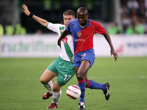 Kleber (Basel, re.) gegen Ivan Klasnic (Bremen) Fußball EC 1 Herren Champions League Qualifikation 2005 2006, FC Basel - SV Werder Bremen 2:1 Gruppe Basel Dynamik,