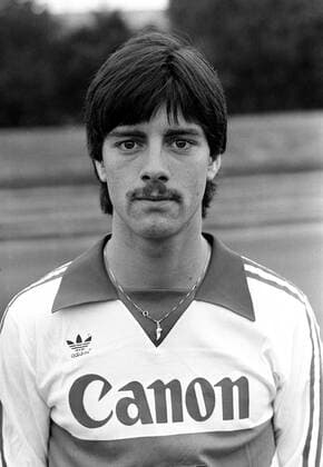Joachim Löw (Stuttgart) Fußball 1. BL Herren Saison 1980 1981, VfB Stuttgart, Vorstellung, Präsentation, Pressetermin, Porträttermin Porträt Stuttgart