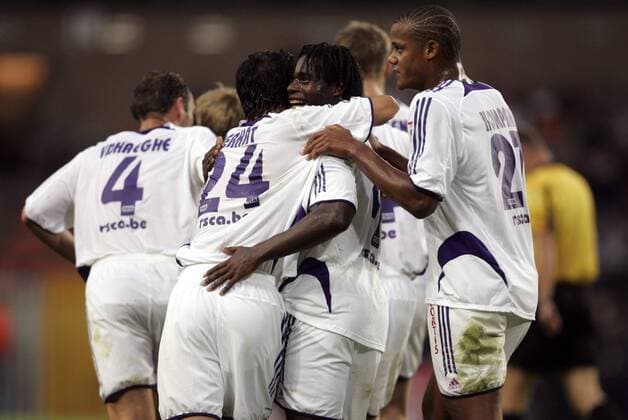 Torjubel Anderlecht, v. re.: Vincent Kompany, Torschütze Mbo Mpenza und Serhat Akin -  Fußball EC 1 Herren Champions League Qualifikation 2005 2006, RSC Anderlecht, Jupiler League, 1. Belgische Liga Gruppe Brüssel Freude,