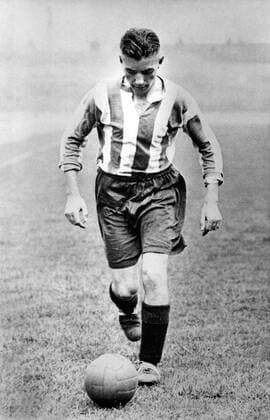 Stanley Matthews (Stoke City) am Ball -  Fußball Herren English First Division 1934 1935, 1. Englische Liga, Stoke City Einzelbild Aufnahmedatum geschätzt Stoke Dynamik,