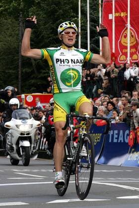 Bert Grabsch (Deutschland Phonak) gewinnt die Hainleite 2005 Radsport Herren 80. TEAG Hainleite 2005, Straßenradsport, Straße, Rad Einzelbild Erfurt Begeisterung, Freude,
