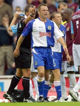 Paul Dickov (Blackburn) wird von Schiedsrichter Alan Wiley vom Platz gestellt -  Fußball Herren English Premier League 2005 2006, 1. Englische Liga, Blackburn Rovers Gruppe London
