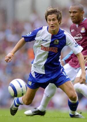 Morten Gamst Pedersen (Blackburn) fixiert den Ball -  Fußball Herren English Premier League 2005 2006, 1. Englische Liga, West Ham United - Blackburn Rovers 3:1 Einzelbild London Dynamik,