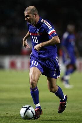 Zinedine Zidane (Frankreich) am Ball Fußball Länderspiel Herren Länderspiel 2005, Freundschaftsspiel, Test, Testspiel Einzelbild Montpellier Dynamik,