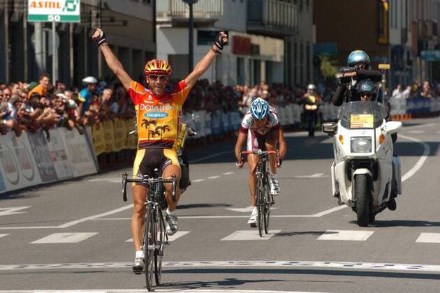 Paolo Valoti (Italien Domina Vacanze) gewinnt die Coppa Agostoni 2005 - , Radsport Herren Coppa Agostoni 2005, Agostini, Straßenradsport, Rad, Straße, Einzelbild Freude,