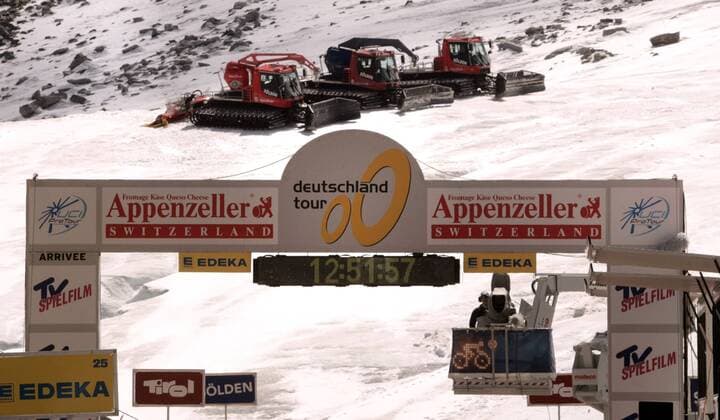 Schnee im Sommer - Zielankunft der 4. Etappe von Kufstein nach Sölden ist das Gletscherstadion am Rettenbachferner Gletscher Radsport Herren Deutschland Tour 2005, Straßenradsport, Straße, Rad, Deutschlandtour, Rundfahrt, ProTour Totale Deutschlandrundfahrt, 4. Etappe Kufstein - Sölden