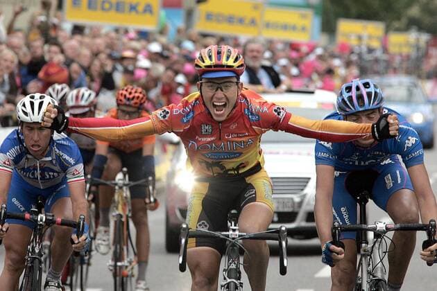 Etappensieger Maxim Iglinskiy (Kasachstan Domina Vacanze) jubelt während der Zieldurchfahrt Radsport Herren Deutschland Tour 2005, Deutschlandtour, ProTour, Straßenradsport, Straße, Rad, Rundfahrt, Vdig Einzelbild 6. Etappe: Friedrichshafen - Singen Begeisterung, Freude,