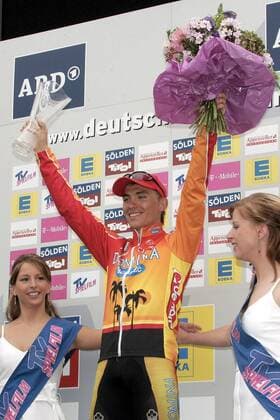 Etappensieger Maxim Iglinskiy (Kasachstan Domina Vacanze) jubelt während der Siegerehrung Radsport Herren Deutschland Tour 2005, Deutschlandtour, ProTour, Straßenradsport, Straße, Rad, Rundfahrt, Vdig Gruppe 6. Etappe: Friedrichshafen - Singen Freude,