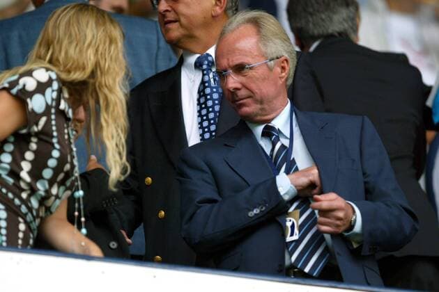Nationaltrainer Sven Göran Eriksson (England) im Gespräch mit einer Blondine -  Fußball Herren English Premier League 2005 2006, 1. Englische Liga Gruppe London