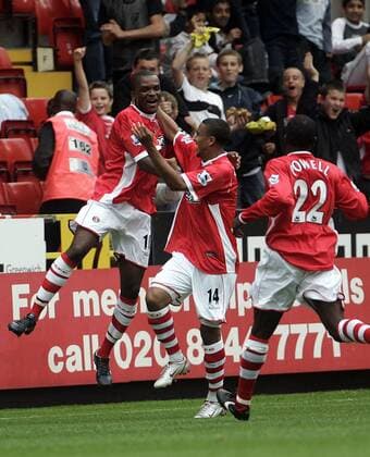 Torjubel Charlton, v.li.: Darren Bent, Jerome Thomas und Chris Powell -  Fußball Herren English Premier League 2005 2006, 1. Englische Liga, Charlton Athletic Gruppe London Freude,
