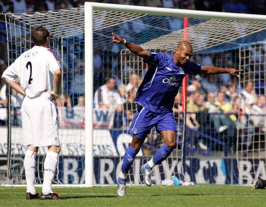 Marcus Bent (Everton) - Torjubel, li. Nicky Hunt (Bolton) -  Fußball Herren English Premier League 2005 2006, 1. Englische Liga, Bolton Wanderers - FC Everton 0:1 Gruppe Bolton Freude,