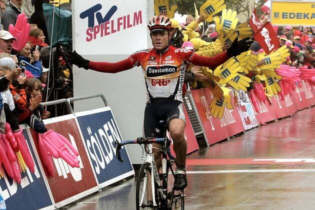Etappensieger Cadel Evans (Australien Davitamon Lotto) - Zielankunft Radsport Herren Deutschland Tour 2005, Deutschlandtour, ProTour, Straßenradsport, Straße, Rad, Rundfahrt Einzelbild 7. Etappe: Singen - Feldberg Freude,