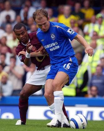 Arjen Robben (Chelsea, re.) gegen Ashley Cole (Arsenal) -  Fußball Herren English Premier League 2005 2006, 1. Englische Liga, Chelsea FC London - Arsenal FC London 1:0 Gruppe London