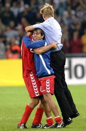 Schlußjubel Thun nach der geschafften CL Qualifikation - V.re. Trainer Urs Schönenberger, Adriano Pimenta und Tiago Bernardi Fußball EC 1 Herren Champions League Qualifikation 2005 2006, FC Thun, Super, Nationalliga A, NLA, 1. Schweizer Liga, Gruppe Bern Freude,