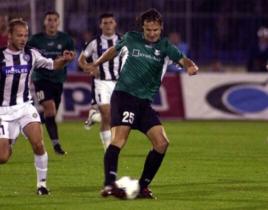 Jan Kozak (Artmedia Bratislava, re.) gegen Ivan Tomic (Partizan Belgrad) Fußball EC 1 Herren Champions League Qualifikation 2005 2006, Partizan Belgrad - FC Artmedia Petrzalka 3:4 n.E. Gruppe Belgrad Dynamik,