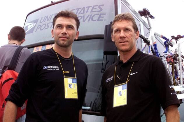 Die Sportlichen Leiter Johan Bruyneel (li.) und Dirk Demol (beide Belgien US Postal Service) -  Radsport Herren Radsport 2003, Rad, Straße, Straßenradsport, Vdig Gruppe Aufnahmedatum geschätzt