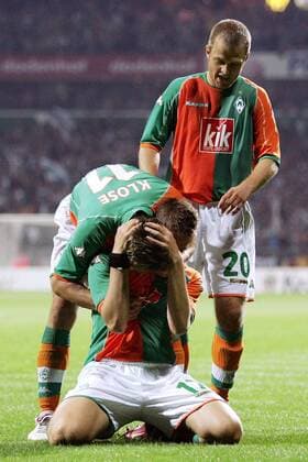 Torschütze Ivan Klasnic (Mitte), Miroslav Klose (li.) und Daniel Jensen (alle Bremen) - Torjubel Fußball EC 1 Herren Champions League Qualifikation 2005 2006, SV Werder Bremen Gruppe Bremen Freude, Begeisterung,