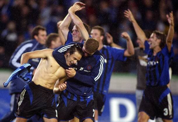 Bosko Balaban (li.) wird beim jubeln von Gert Verheyen (beide FC Brügge) in den Schwitzkasten genommen -  Fußball Herren Champions League Qualifikation, 2005 2006, Jupiler League, 1. Belgische Liga, Club Brügge KV, Vdig Gruppe Brügge Freude,
